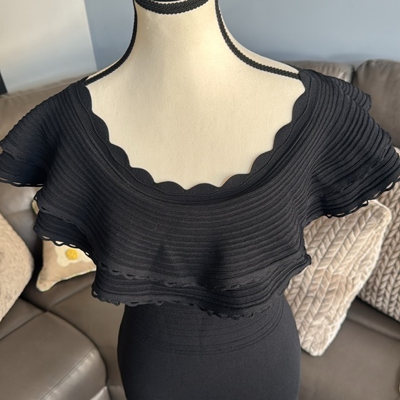 Eliza J Black Off the Shoulder Ruffle Scalloped Sheath Bodycon Dress Small LBD - Picture 3 of 7
